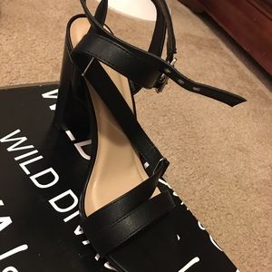 Chunky heel, black with ankle strap